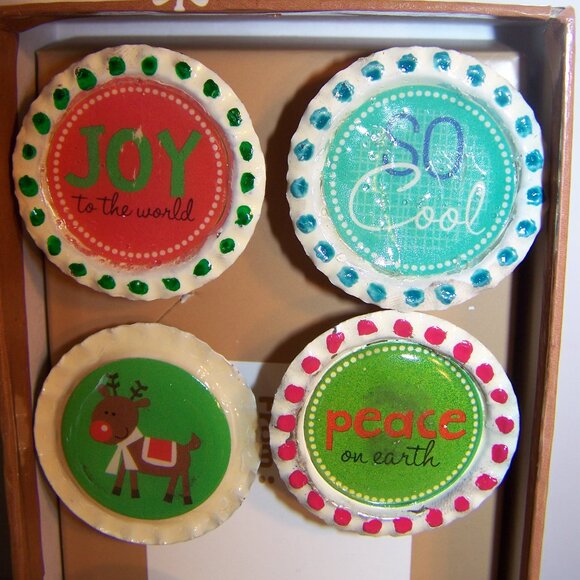 Set of 8 Boxed Handmade Holiday Magnets NWOT - Picture 2 of 3